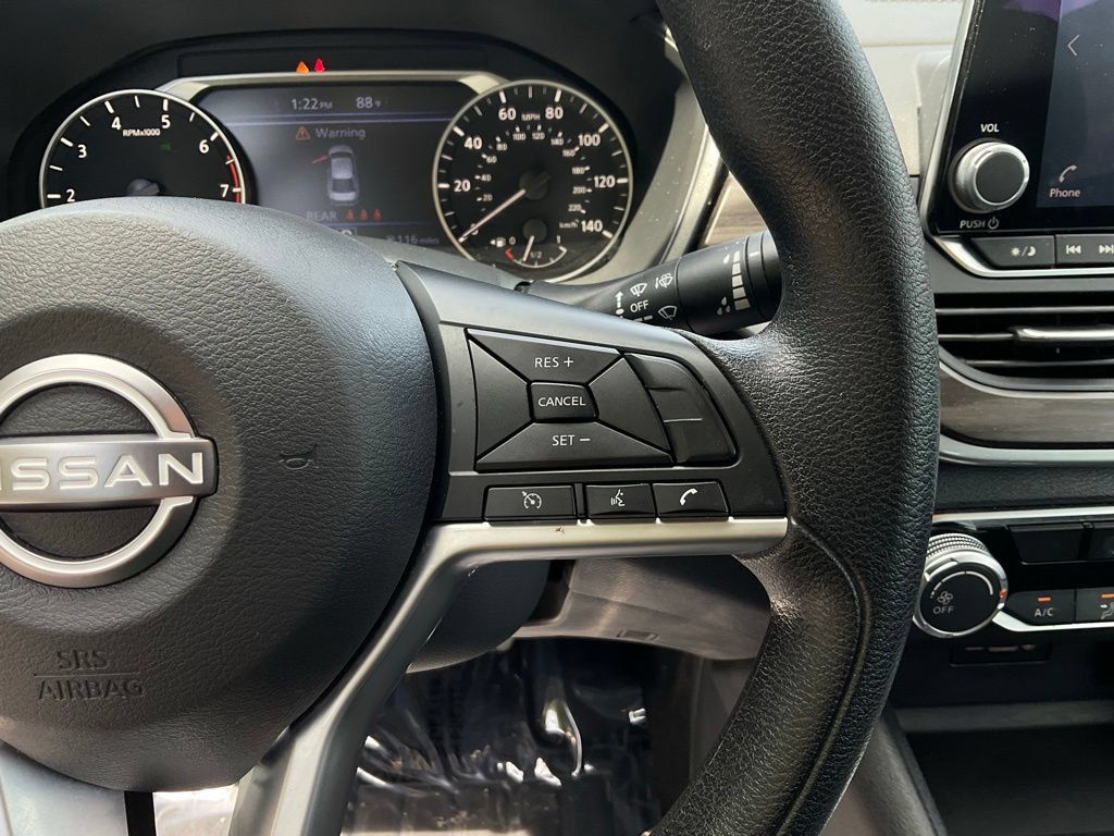 Used 2025 Nissan Altima 2.5 SV FWD image 12