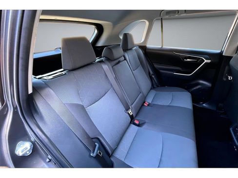 Used 2025 Toyota RAV4 XLE FWD image 41