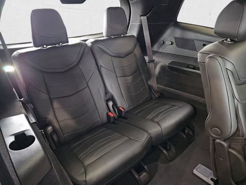 Used 2025 Cadillac XT6 Sport w/ Platinum Package image 12