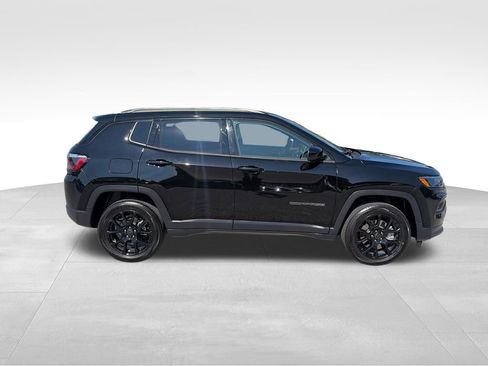 Used 2025 Jeep Compass Latitude w/ Convenience Group AWD/4WD image 7