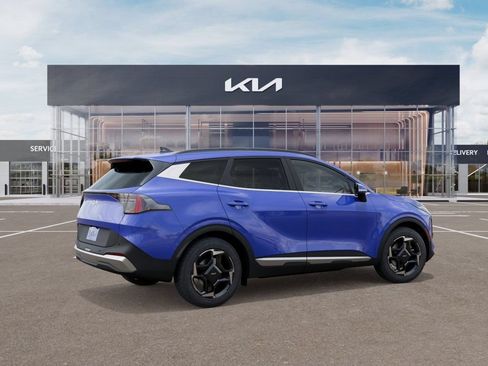 Certified 2026 Kia Sportage EX w/ EX Panorama Roof Package FWD image 4