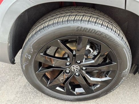 Used 2022 Volkswagen Taos SE image 18