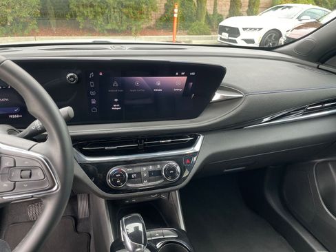 Used 2025 Buick Envista Sport Touring image 18