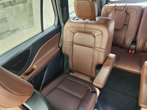 New 2026 Lincoln Aviator Reserve w/ Jet Appearance Package AWD/4WD image 13
