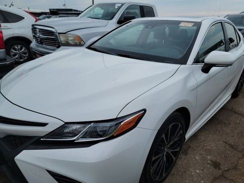 Used 2018 Toyota Camry SE w/ Moonroof Package image 1