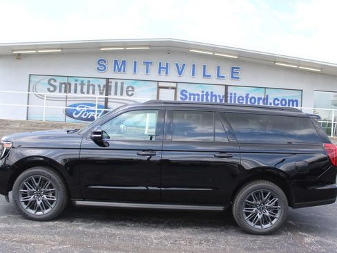 New 2026 Ford Expedition Max Platinum w/ Stealth Appearance Package AWD/4WD image 4
