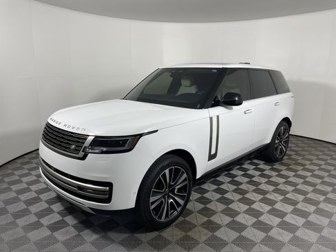 Used 2025 Land Rover Range Rover SE image 9