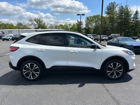 Certified 2022 Ford Escape SEL w/ SEL Stealth AWD Package image 17