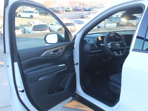 New 2026 Chevrolet Traverse LT image 8