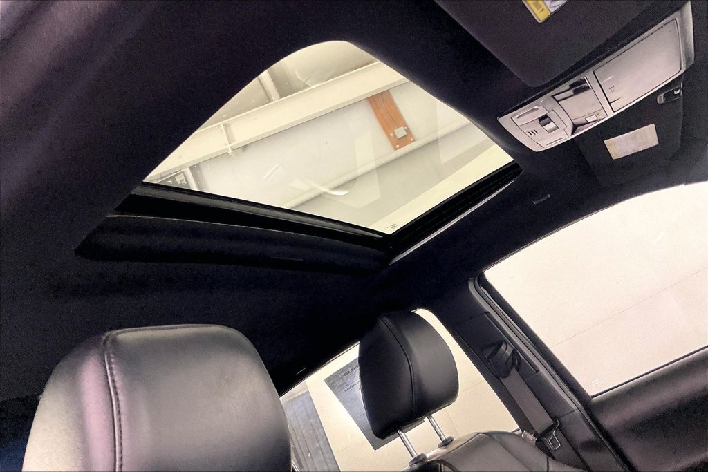 Used 2022 Toyota Tacoma Limited w/ Nightshade Package AWD/4WD image 19