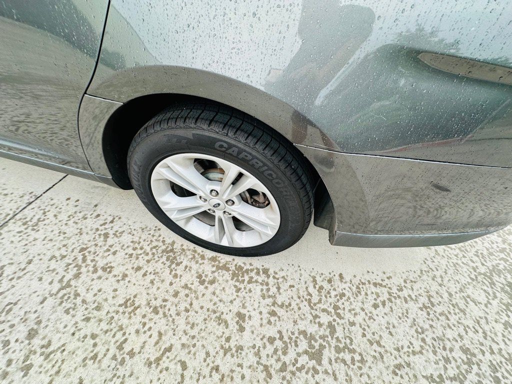 Used 2015 Ford Taurus SEL FWD image 23