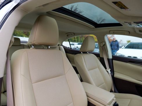 Used 2018 Lexus ES 350 w/ Premier Package image 37