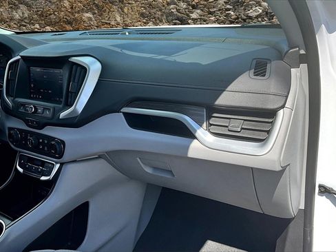 Used 2023 GMC Terrain SLE w/ Driver Convenience Package image 16