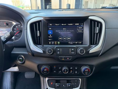 Used 2024 GMC Terrain SLT AWD/4WD image 17