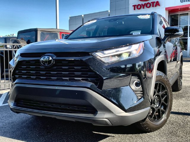 Used 2025 Toyota RAV4 XLE FWD image 1