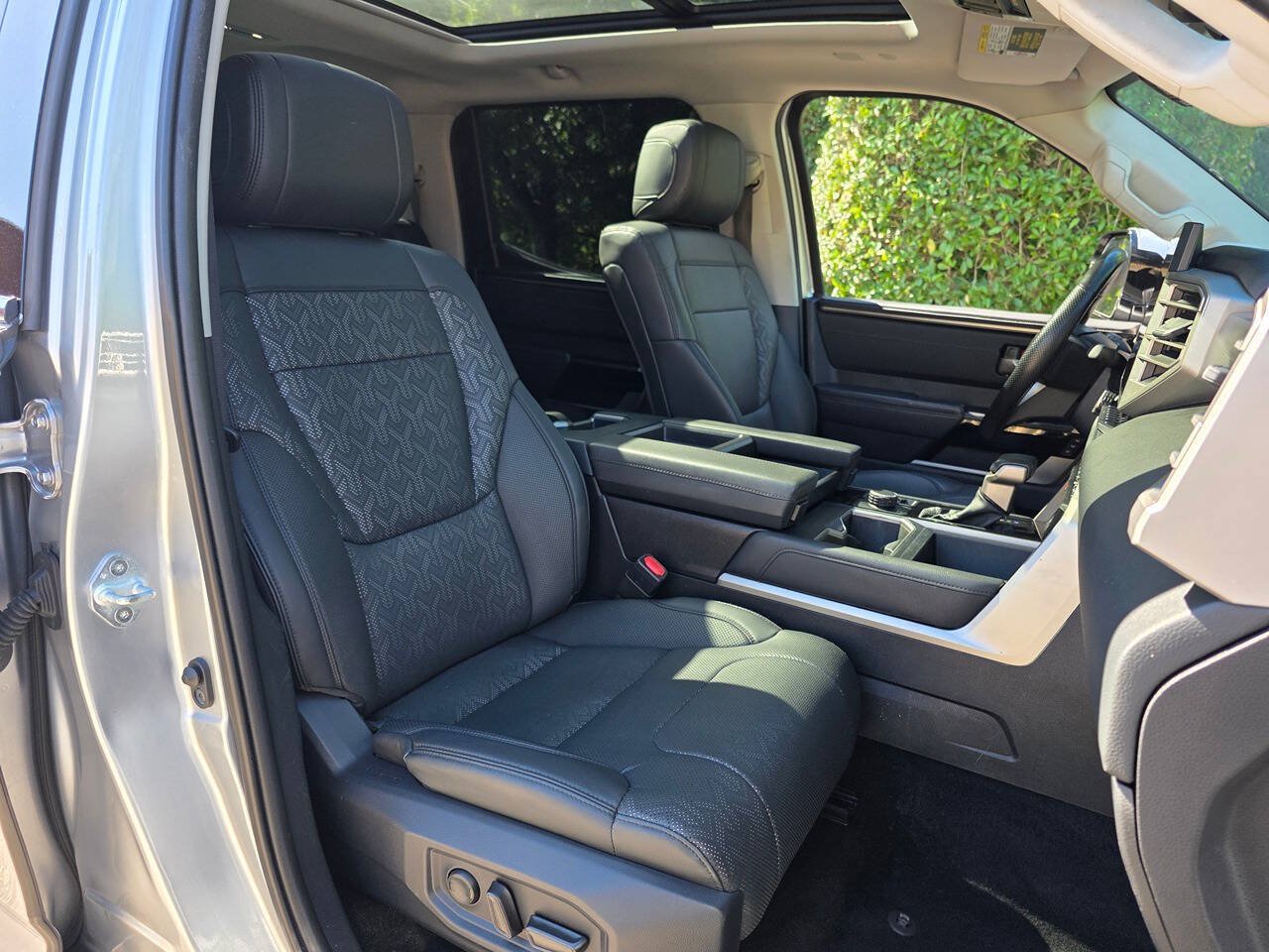 Used 2022 Toyota Tundra Limited AWD/4WD image 43