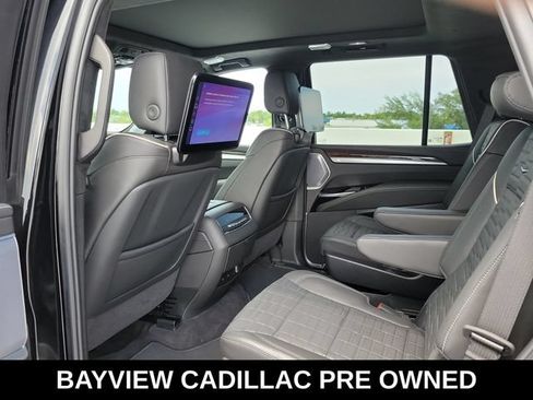 Used 2025 Cadillac Escalade Premium Luxury Platinum AWD/4WD image 14