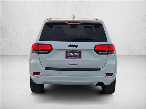 Used 2018 Jeep Grand Cherokee Altitude RWD image 7