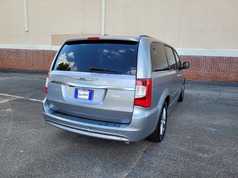 Used 2014 Chrysler Town & Country Touring-L w/ Driver Convenience Group image 20