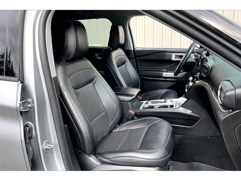 Used 2023 Ford Explorer Limited AWD/4WD image 7