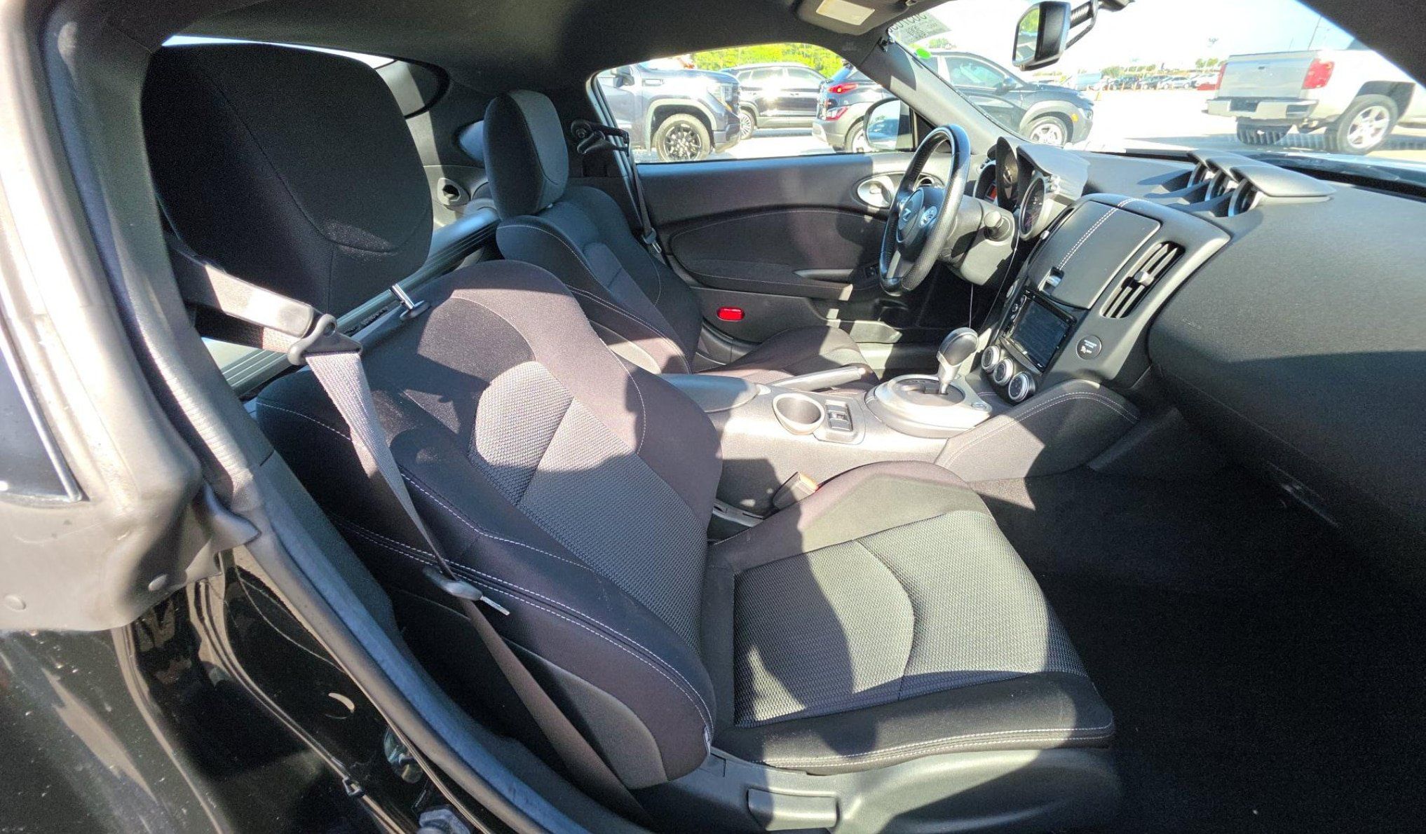 Used 2020 Nissan 370Z Coupe RWD image 7