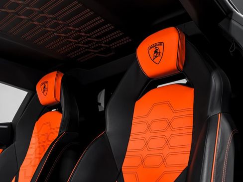 Used 2024 Lamborghini Revuelto AWD/4WD image 18