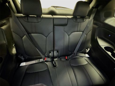 Used 2025 Honda Pilot Black Edition image 29