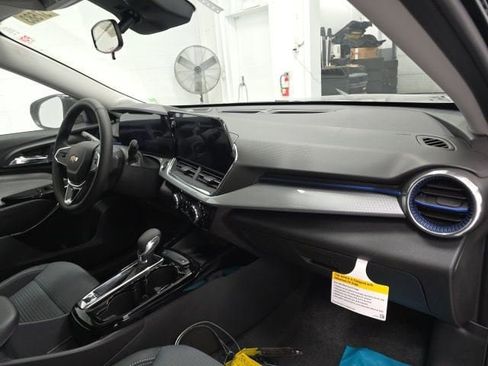 New 2026 Chevrolet Trax LT w/ Sunroof Package image 27