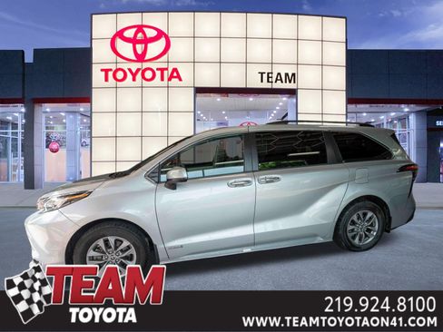 Used 2021 Toyota Sienna XLE AWD/4WD image 1