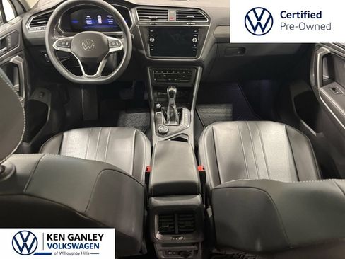 Certified 2024 Volkswagen Tiguan SE w/ Panoramic Sunroof Package AWD/4WD image 17