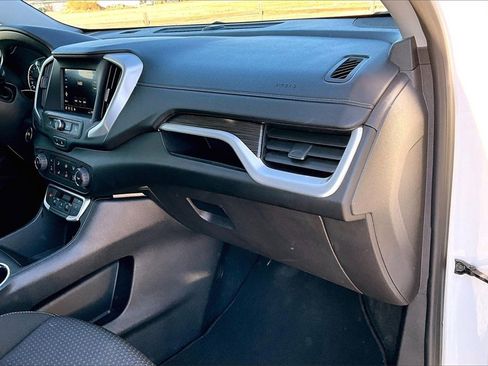 Used 2024 GMC Terrain SLE image 14