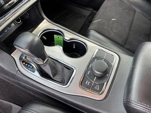 Used 2022 Jeep Grand Cherokee Laredo X AWD/4WD image 25