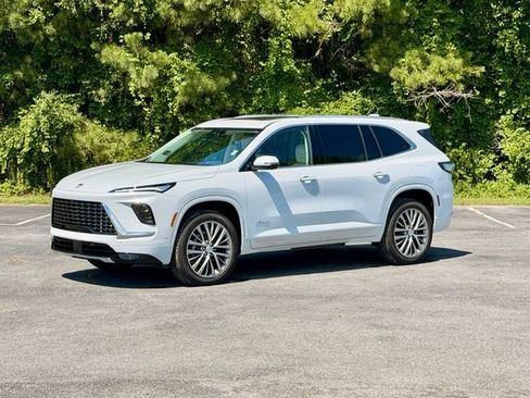 Used 2026 Buick Enclave Avenir w/ Super Cruise Package FWD image 2