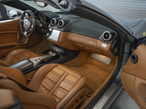 Used 2010 Ferrari California image 37