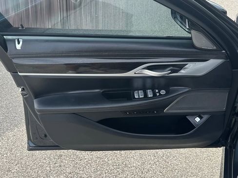 Used 2019 BMW 750i xDrive w/ Executive Package image 15