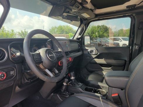 Used 2025 Jeep Gladiator Sport AWD/4WD image 10