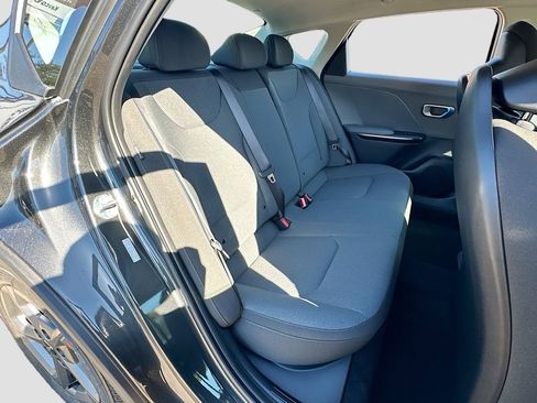 New 2025 Kia K4 LXS image 24