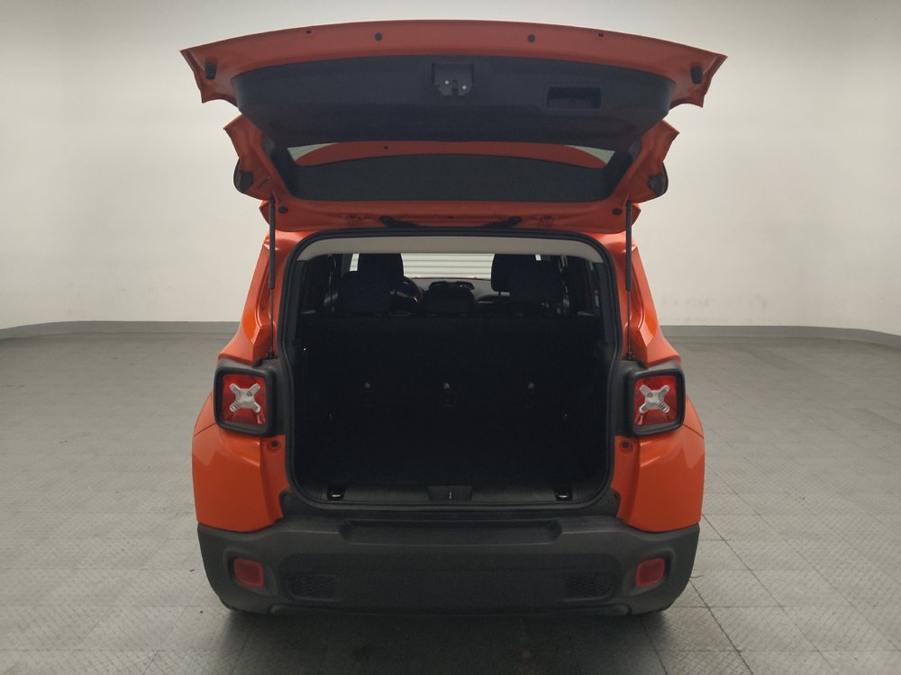 Used 2021 Jeep Renegade Latitude FWD image 29