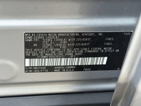 Used 2025 Toyota RAV4 XLE AWD/4WD image 32