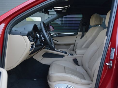 Certified 2026 Porsche Macan AWD/4WD image 16