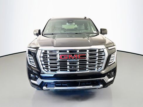 Used 2025 GMC Yukon Denali AWD/4WD image 2