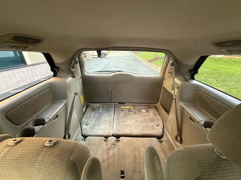 Used 2010 Toyota Sienna LE image 35