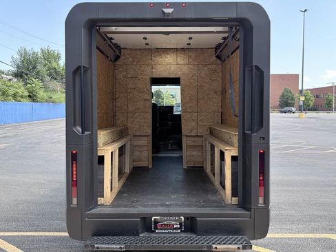 Used 2025 Chevrolet Brightdrop 600 FWD image 33