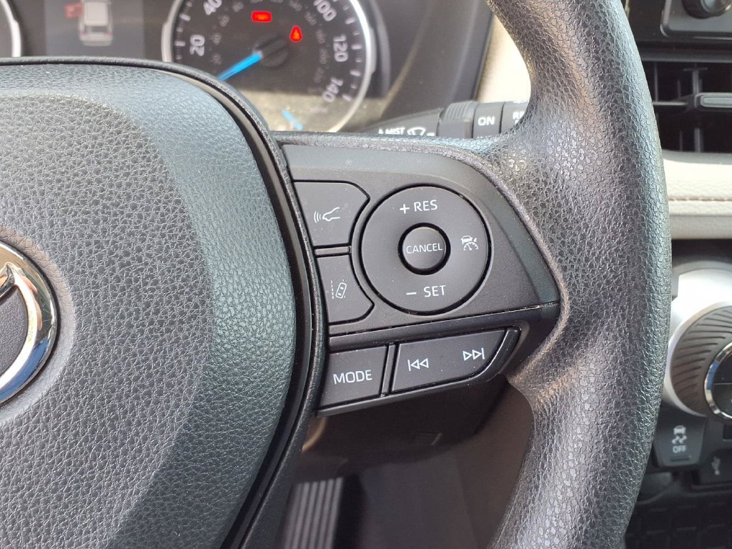 Used 2022 Toyota RAV4 XLE AWD/4WD image 32