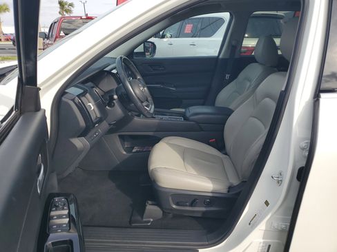 Certified 2022 Nissan Pathfinder SV w/ SV Premium Package image 14