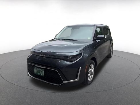 Used 2025 Kia Soul LX w/ LX Technology Package FWD image 7