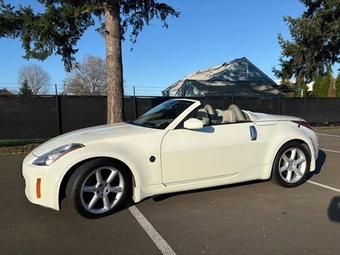 Used 2005 Nissan 350Z Touring image 2