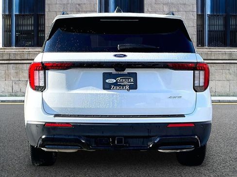 Used 2025 Ford Explorer ST-Line AWD/4WD image 4