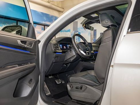 Used 2024 Volkswagen Atlas Cross Sport SEL Premium R-Line image 13