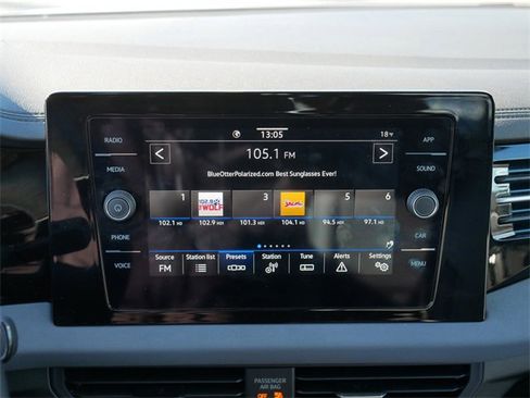 Certified 2025 Volkswagen Jetta SE image 35